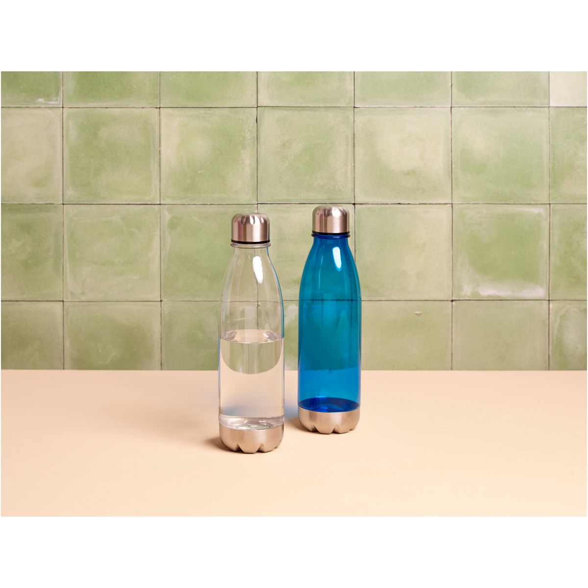 Borracce infrangibili in plastica da 685 ml con tappo e fondo in acciaio inox