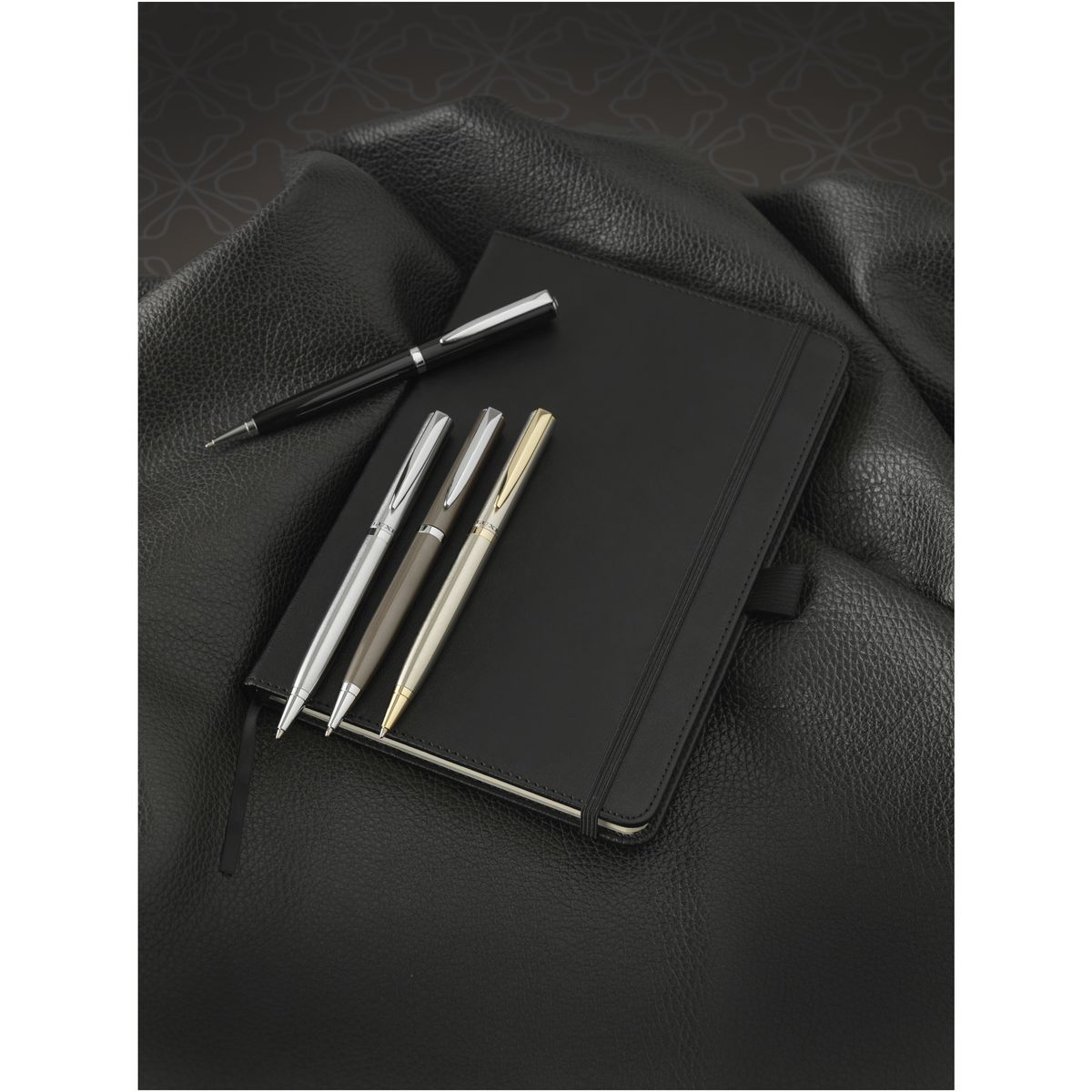 Taccuini a righe in similpelle con passante per penna, 14 x 21 cm
