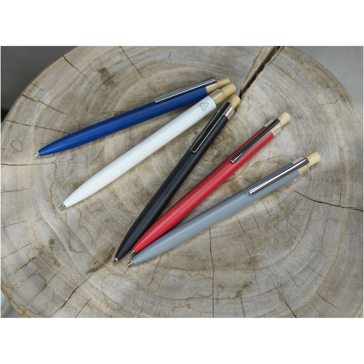 Penne a sfera in alluminio riciclato con pulsante in bambù, inchiostro blu