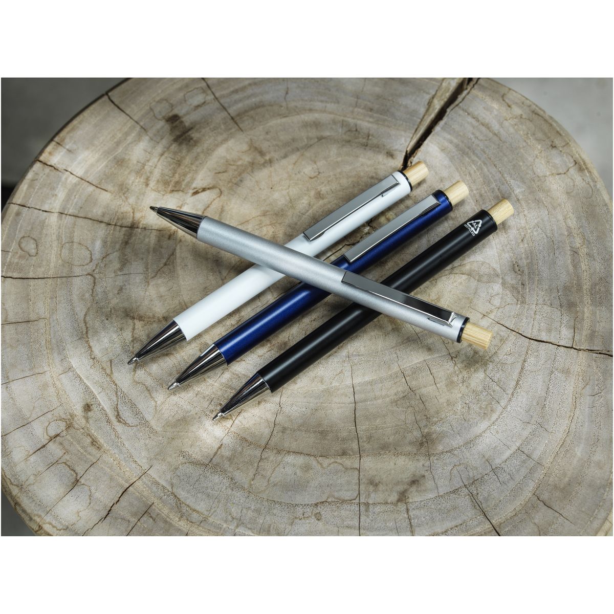 Penne a sfera in alluminio riciclato con pulsante in bambù, inchiostro blu, Cyrus