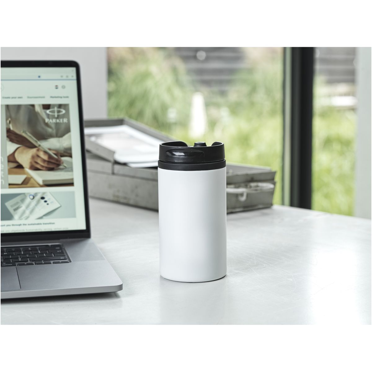 Tazze termiche in acciaio inox riciclato con coperchio a vite