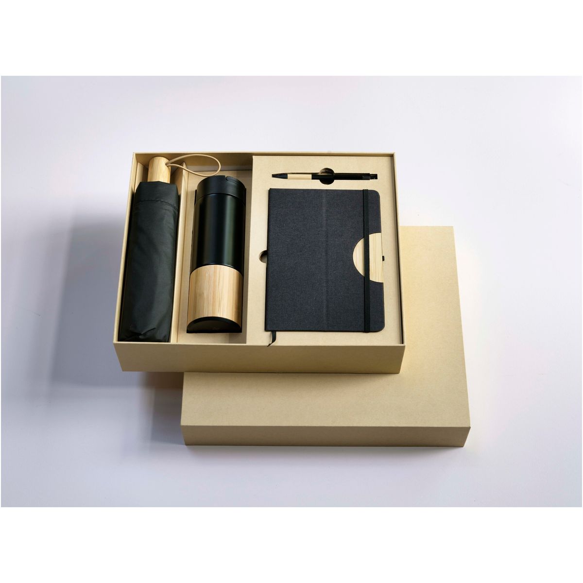 Set regalo con taccuino A5, penna a sfera, borraccia e ombrello