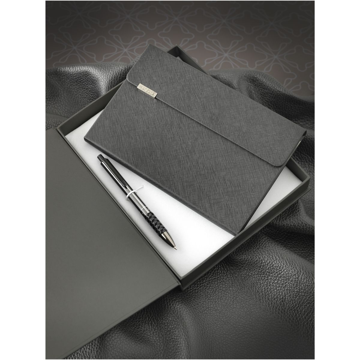 Set regalo con taccuino 13,5 x 20,5 cm e penna a sfera tattica