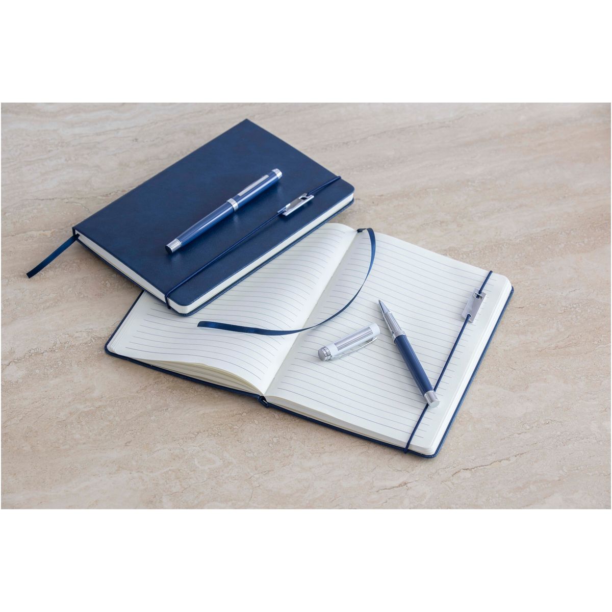 Set con taccuino A5 e penna roller con ricarica extra