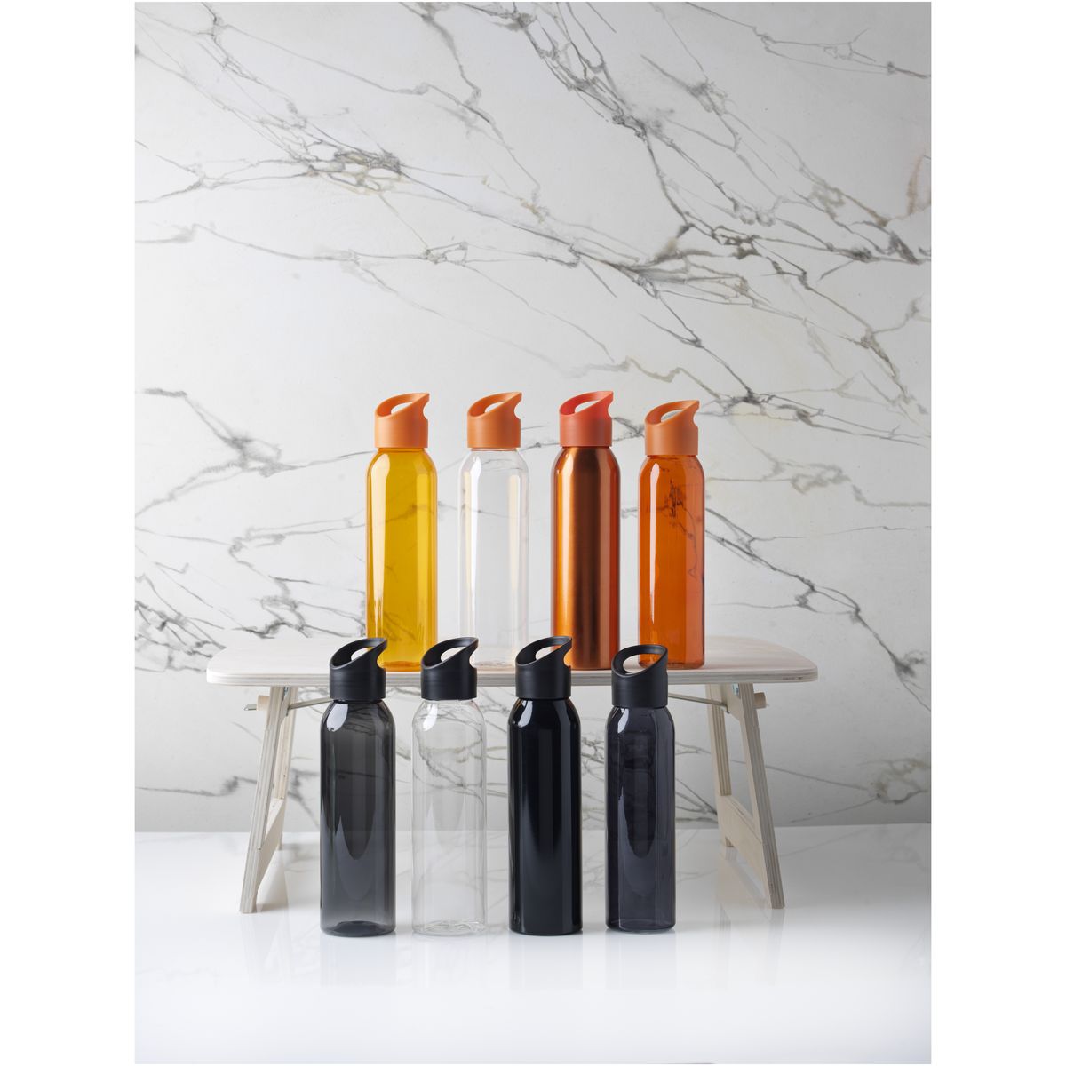 Borracce trasparenti in Tritan da 650 ml con dettaglio colorato e maniglia