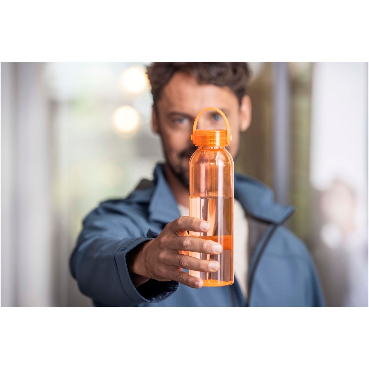 Borracce da 630 ml in plastica riciclata con impugnatura in silicone